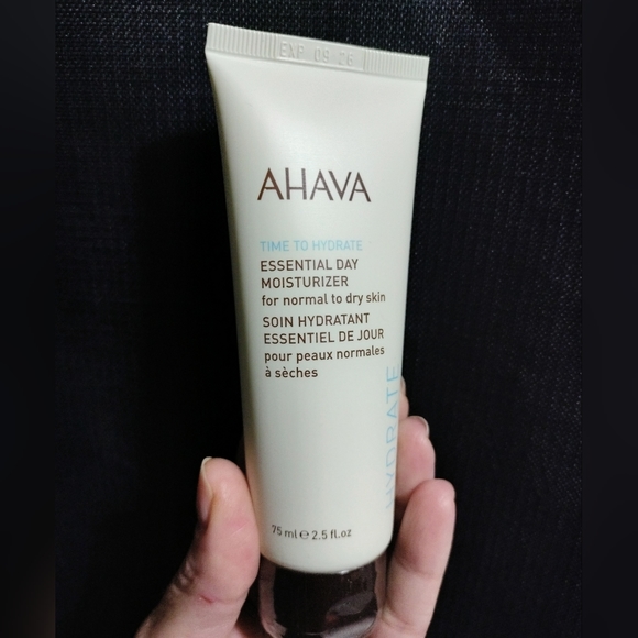 Ahava Essential Day Moisturizer - Picture 2 of 4